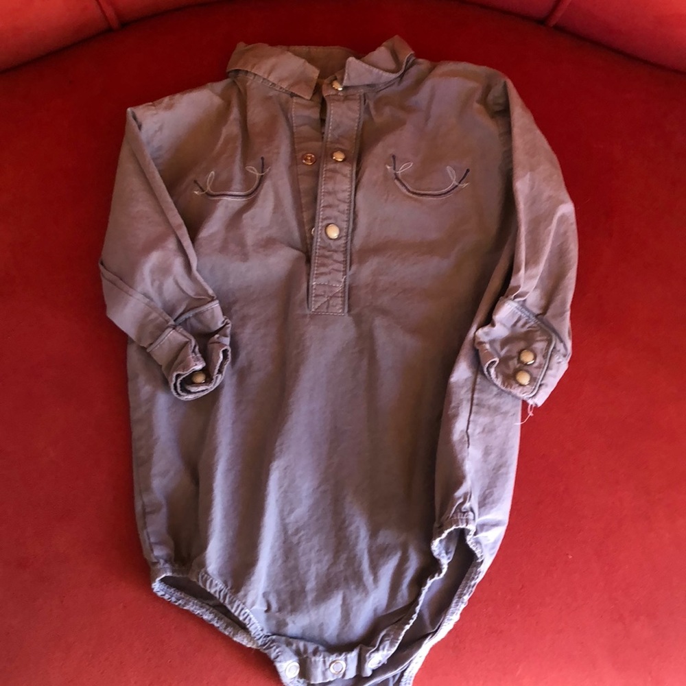 EUC Little Bandits onesie 6 months